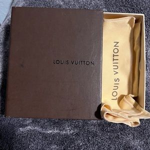Louis Vuitton box with dust bag l